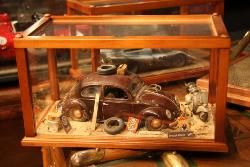 Diorama - liebevoll gestalteter Scheunenfund-K&auml;fer